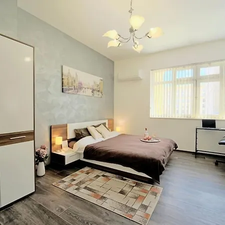 Cozy 2-bedroom Flat In The Very Center Of Apartman *