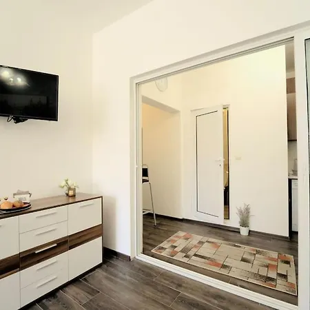 Apartman Cozy 2-bedroom Flat In The Very Center Of *