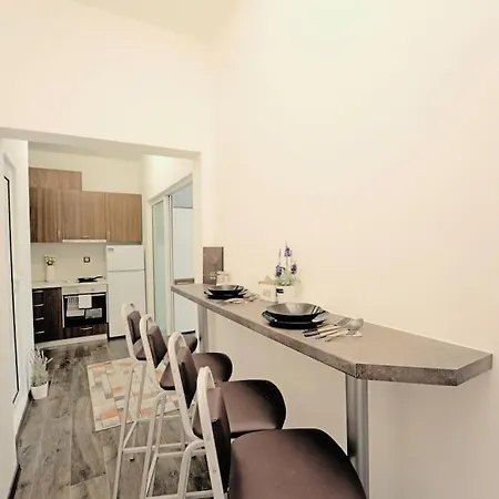 Cozy 2-bedroom Flat In The Very Center Of Szófia