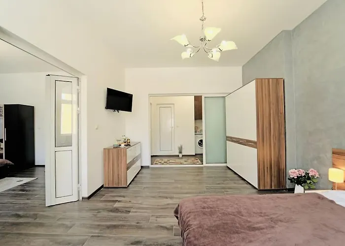 Apartmán Cozy 2-bedroom Flat In The Very Center Of *