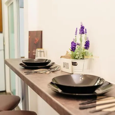 Apartment Cozy 2-bedroom Flat In The Very Center Of *