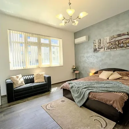 Cozy 2-bedroom Flat In The Very Center Of Apartment