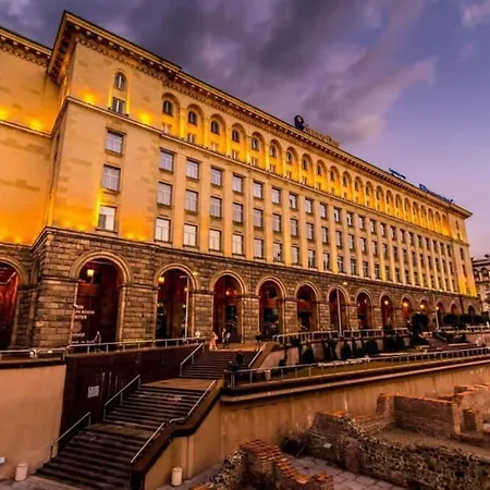 Cozy 2-bedroom Flat In The Very Center Of