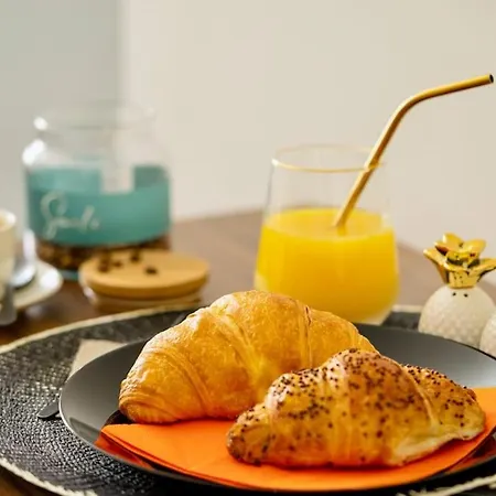 Cozy 2-bedroom Flat In The Very Center Of *