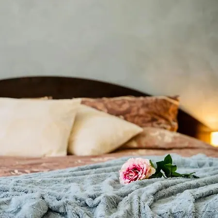 Cozy 2-bedroom Flat In The Very Center Of * Sofya