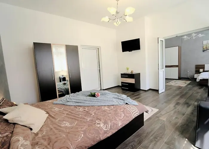 Cozy 2-bedroom Flat In The Very Center Of Apartament Sofia