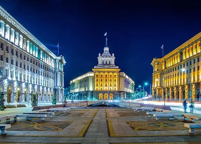 Cozy 2-bedroom Flat In The Very Center Of Apartment *