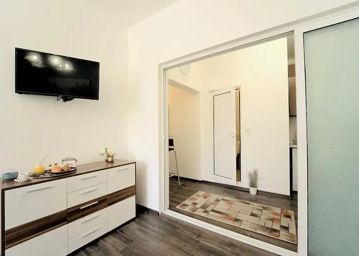 Apartament Cozy 2-bedroom Flat In The Very Center Of *