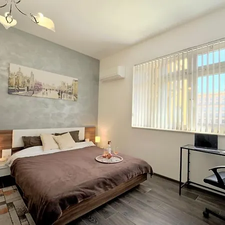 Cozy 2-bedroom Flat In The Very Center Of * Szófia