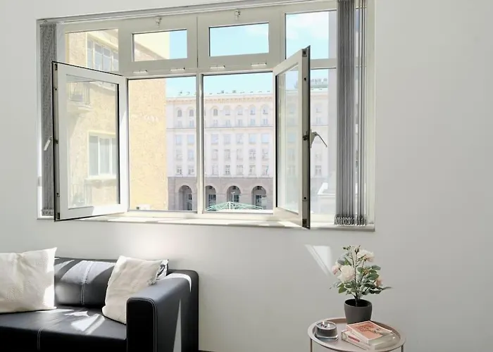 Cozy 2-bedroom Flat In The Very Center Of Appartamento Sofia
