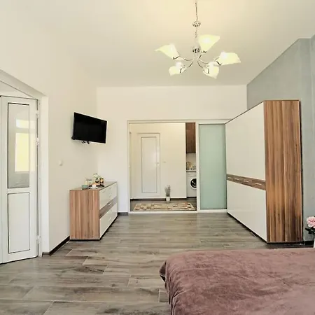 Апартамент Cozy 2-bedroom Flat In The Very Center Of *